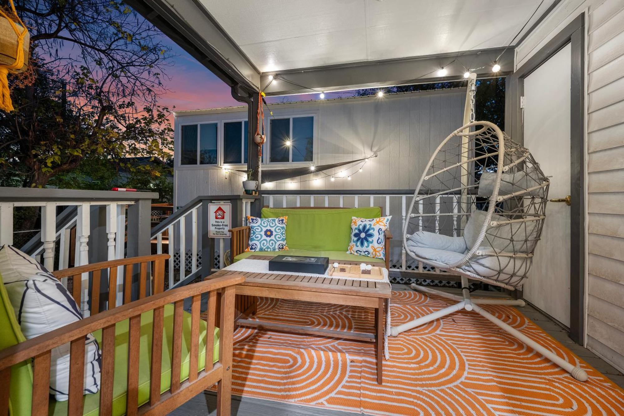 Stylish, Artsy Bungalow Central Eastside Austin Exterior foto