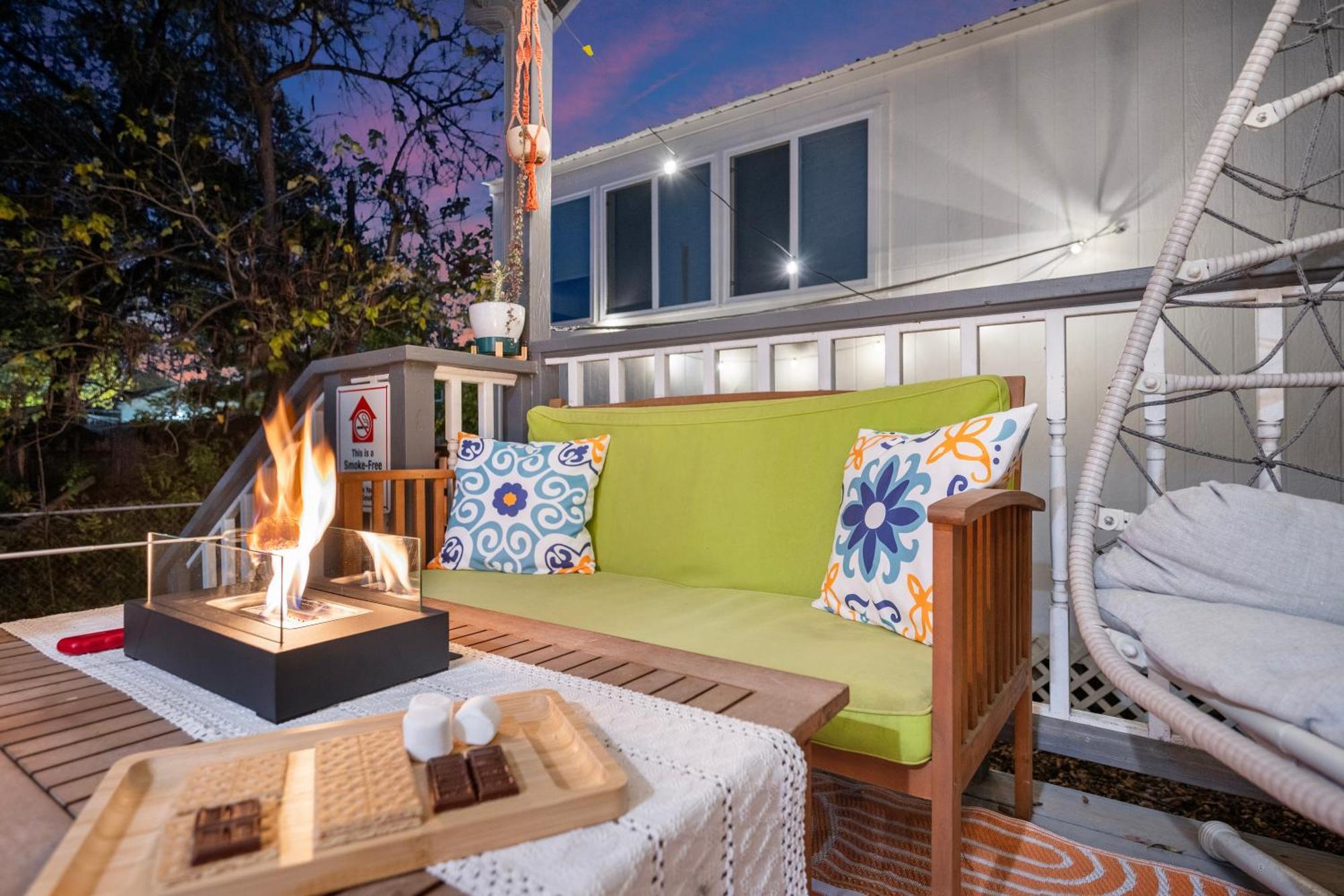 Stylish, Artsy Bungalow Central Eastside Austin Exterior foto